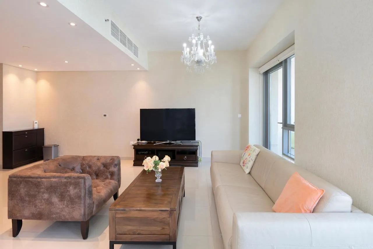 Fountain View Luxury: Downtown Dubai Apartment with Burj Khalifa Vista