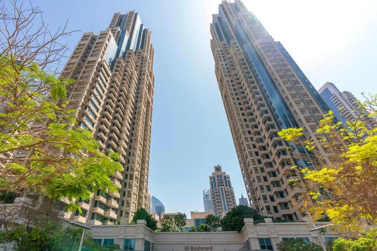 Fountain View Luxury: Downtown Dubai Apartment with Burj Khalifa Vista