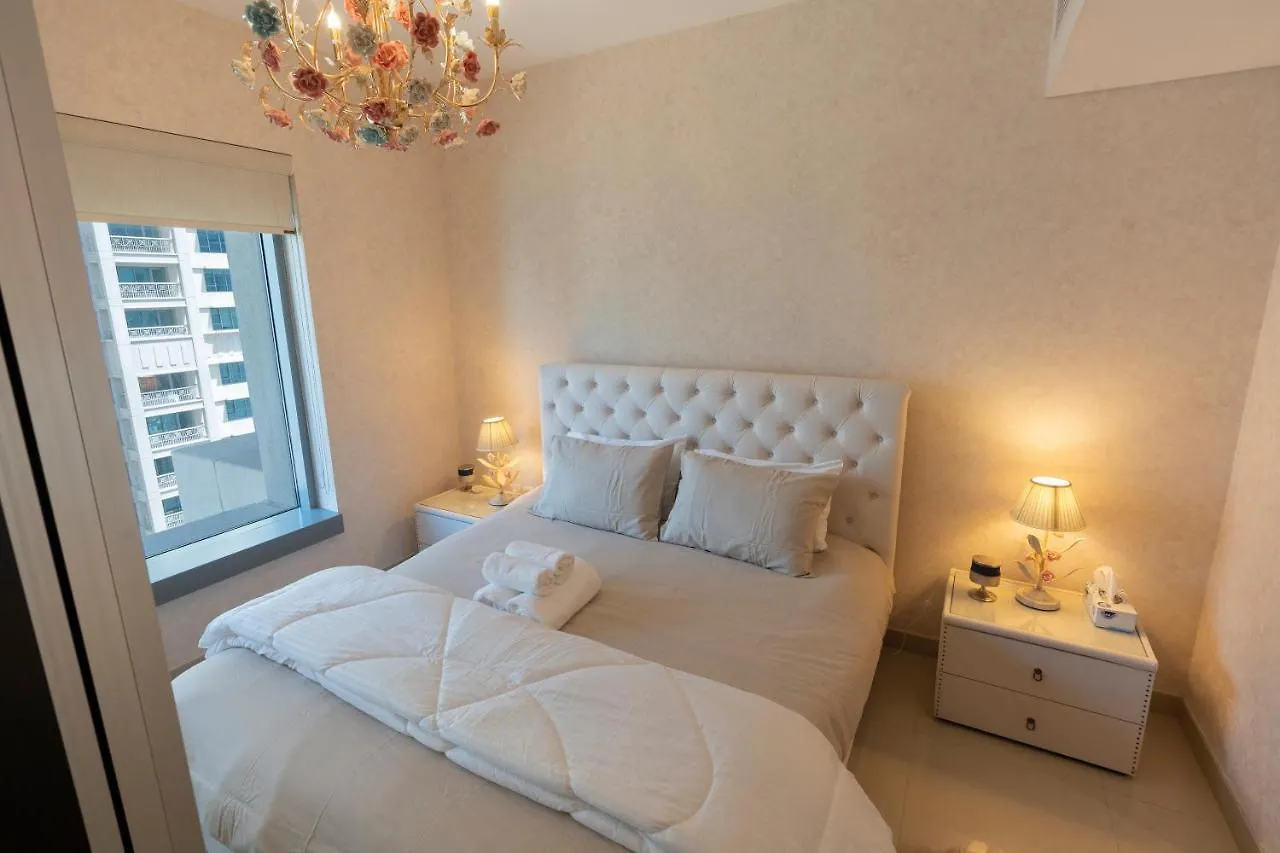 Fountain View Luxury: Downtown Dubai Apartment with Burj Khalifa Vista 0*,  United Arab Emirates